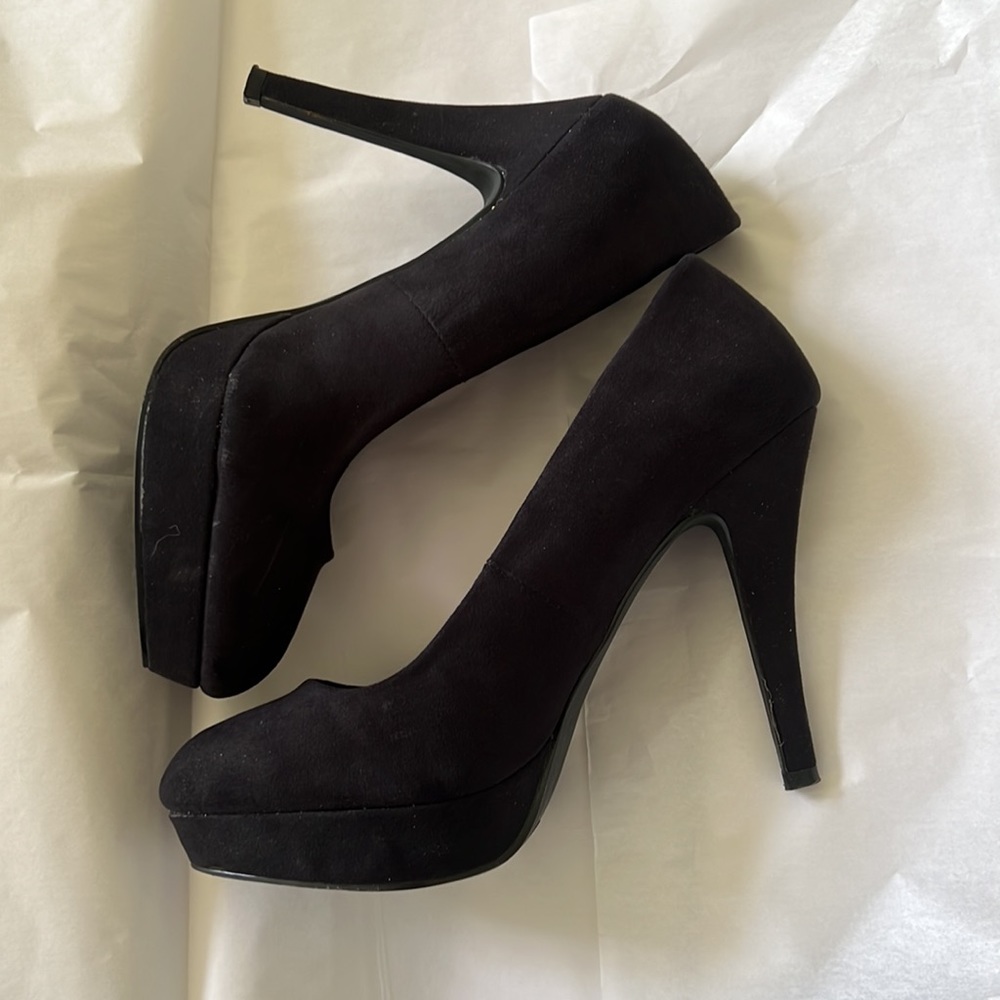 Suede black heels 🖤 - Picture 2 of 5